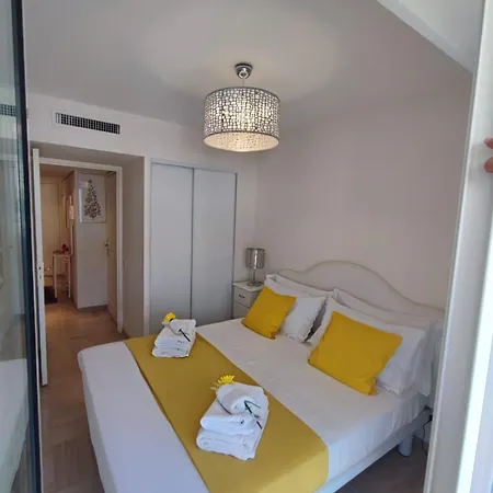 Maison Citron * マントン