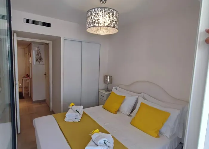 Maison Citron * מנטון